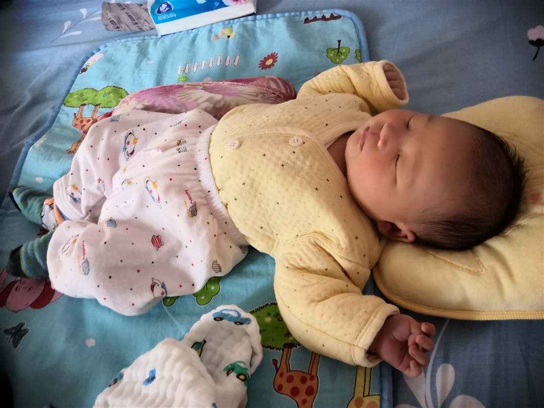 BB今天第九天啦。爸爸麻麻爱你呦👨‍👩‍👧