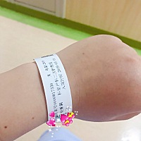 2019年5月19日由于超预产期4天还没发动医生让入院，先是等床位等到下午，然后抽血，胎心监护，签一大堆...