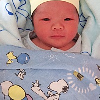 我们家猪弟弟距离预产期提前了一个星期出来啦，顺产八斤，医生和护士都说我厉害👍🏻现在儿女双...
