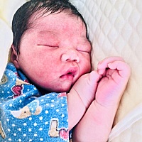 老婆辛苦了！谢谢你给我生了这么可爱的小宝贝！爱你😘😘