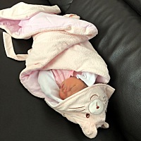 出院第二天，昨天家婆带她睡，一晚醒了几次婆婆也哄不好，无奈每次哭我都起来喂奶睡着再给回婆婆，忍着...