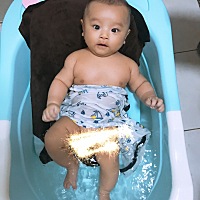 宝宝三个月零八天了，最近几天观察宝宝好像偶尔会对眼，有时候一个眼球在眼角另一个眼球好像往上看，不...