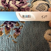 末次月经4月10号，有戏吗？ 前两张都是早晨测的。 最后一张是刚刚测的