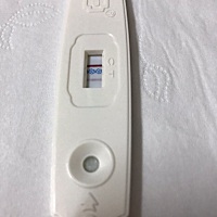 上次月经是4月16日，到今天姨妈仍没来，今早用早孕试纸测出一深一浅两条线，第一次备孕，没经验，不知是...