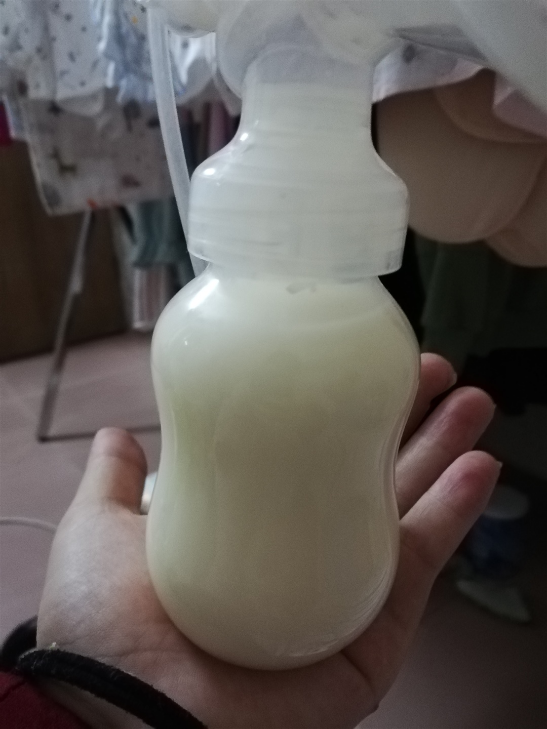 每天吸很多奶扔掉。