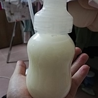 今天终于满月了，当妈妈真不容易，由于宝宝红屁股了，每天一个小时换一次尿布，换了尿布洗屁股擦药，特...