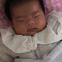 小公主👸53啦     奶粉吃120     满月后就开始吃米糊。 现在11斤咯。