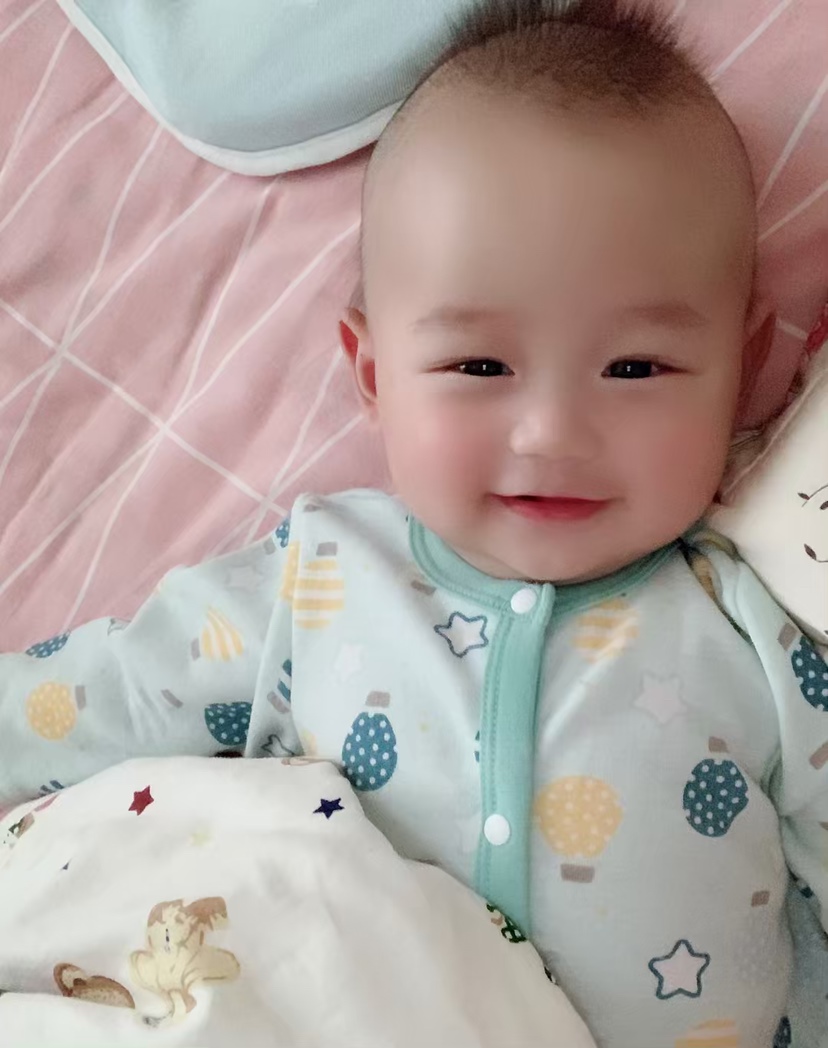 丑儿子的一步步蜕变～刚生出来实在太丑了，丑到天天被嫌弃～哈哈，现在长开了，看着还行……