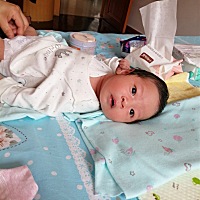 第十八天喽，如果没有月嫂阿姨我可能会哭死，完全不知道咋弄，奶水还不够，不想晚上起来喂奶，只想睡觉...