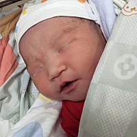 怀孕期间吃了很多火锅和串串 还有有些人所谓不能吃的我都吃了包括螃蟹 海鲜 刺身 芒果 冰淇淋 还有辣条...