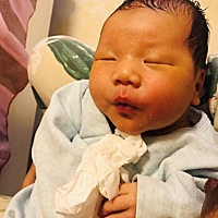 儿子接回来啦 除了睡还是睡 吃完母乳就睡觉哈哈哈 之前还在担心医院用奶瓶喂的母乳 会不习惯乳头 现在啊...