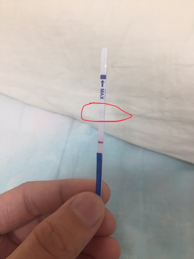 但是怎么第二杠地方不对呢。大姨妈延迟两天心里难受想吐头几天乳头碰到就疼痛，是不是好孕了