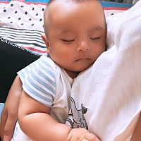 宝宝明天就百天了，这几天观察宝宝的脖子和腰最近很软好像没有之前硬实了怎么回事？前阶段宝宝还没这么...
