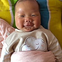 早上被爸爸逗笑的宝宝👶