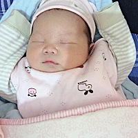 宝宝六天啦，感觉想要起黄疸的迹象，小脸蛋变得 有些发黄，牙龈也是～想请教下有经验的宝妈怎么应对……