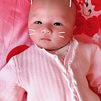 宝妈们帮我看看宝宝长的像我还是像她爹？我自己一点都看不出来