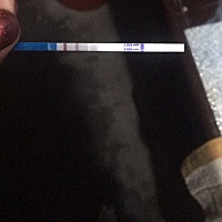 我五月一号抽血没怀孕，七号又抽了血也没怀孕八号是这个月的姨妈期，可没来，到十三号出现粉色的姨妈，...