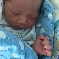 妈妈的小男神第10天了，41周2才出来，刚过完母亲节，跟老公收拾东西准备第二天去医院催产，晚上肚子就隐...