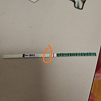 月经推迟了2天，昨天晚上测的，我是眼花了吗，看着有条浅浅的杠😪😪😪