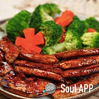 快手菜蜜汁鸡胸肉，超级简单新手也能一次成功

#soul美食攻略#
食材:
鸡胸肉、姜、西蓝花、胡萝卜
生抽...
