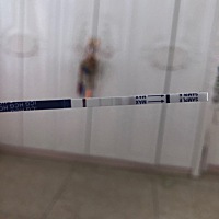 我这个是怀孕了么，用海氏海诺测的，测三根，三根都有两条淡淡的线