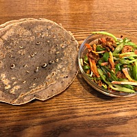 今晚的杂粮晚餐，黑芝麻饼