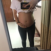 各位宝妈们帮忙看看五个多月这肚形是男宝女宝