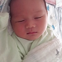 女宝、我是剖腹产、小家伙过了预产期一天也没有动静，羊水检查过少、但是宫口不成熟、并不适合顺产、家...