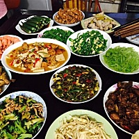 我有一个好婆婆，我98年的，今年刚满20岁，结婚和妈妈姐姐一样，结的早，我提前遇见了对的人，很幸...