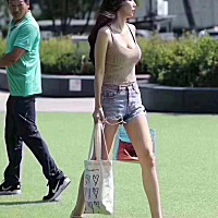 不要再说你老公不让你打扮。 不让你减肥，不让你化妆。 你可以想象下美女经过你老公身边。 你老公的表情...