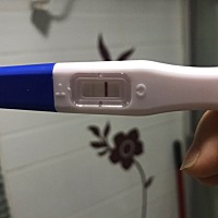 末次月经4.26，这是今早测的，这到底是怀上还是没有怀上？有的人说没有怀上，是不是要等一周看看大姨妈...