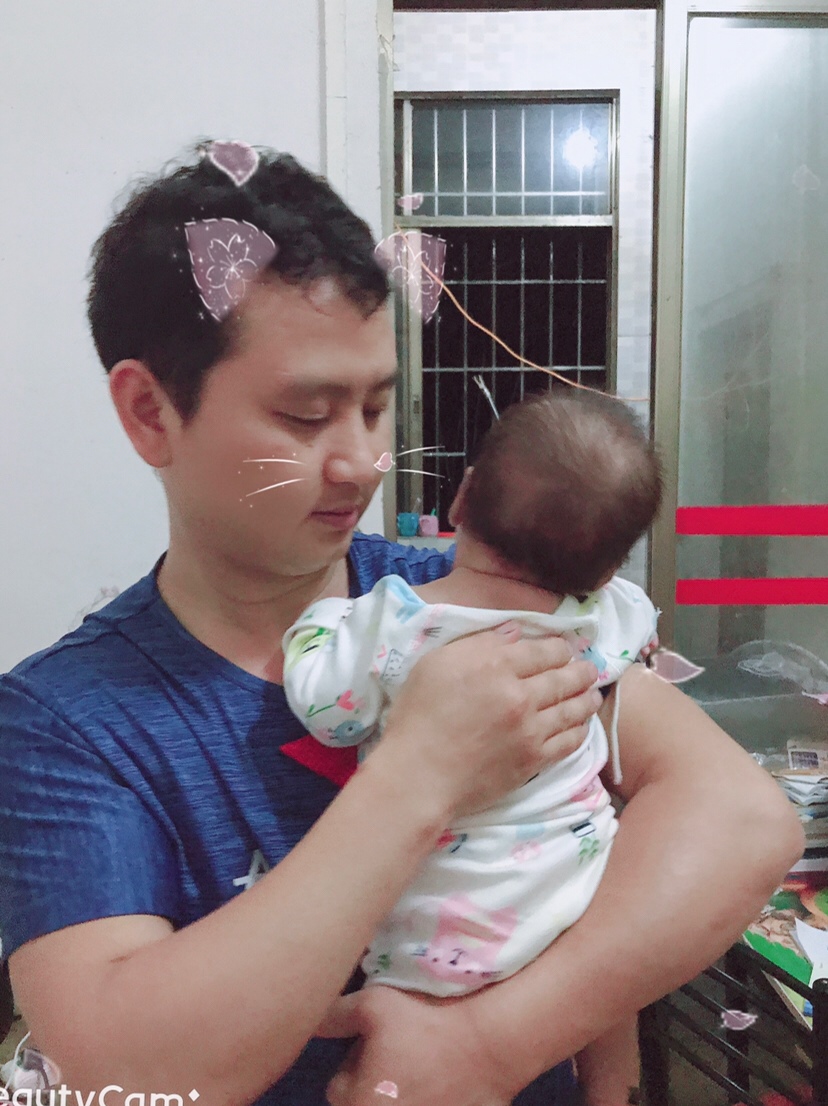 27岁的我完成了儿女双全的心愿。我上辈子一定拯救了银河系……感觉所有好运都一直在……大我7岁的老公从订婚开始就一直对我都很好……