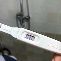 早上测试，两道杠，我的内心还是很纠结的，心里问了很多遍，怎么办怎么办，末次4.17，计算了一下预产期...