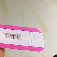 这是个啥，我怎么看着有三条线，三胞胎吗😂，试纸这个骗子🤦‍♀️