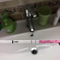 每个月姨妈都有血块，每次金秀儿测试都可以强阳，备孕半年了，不想看医生[流泪]