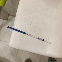 不知道怀孕了，4.24最后一次月经，今天早上测的，两道杠，但是这期间吃了14天减肥药，怎么办，是不是会...