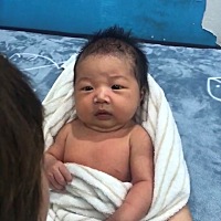 我家宝宝出生到现在喝的惠氏启赋，已经27天了。不知道是不是奶粉的原因，经常胀气便秘，两三天拉一次，...