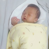 一生下来就新鲜几天，一哭就抱，后来小孩消化不良肯哭闹，一个个都不想抱，今天晚上我熬夜到4点才把他哄...