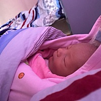 刚好今天预产期  就卸货啦！男宝宝5斤三两，超级小超级可爱😘  顺产轻微撕裂！不想回味那种痛，简直生...