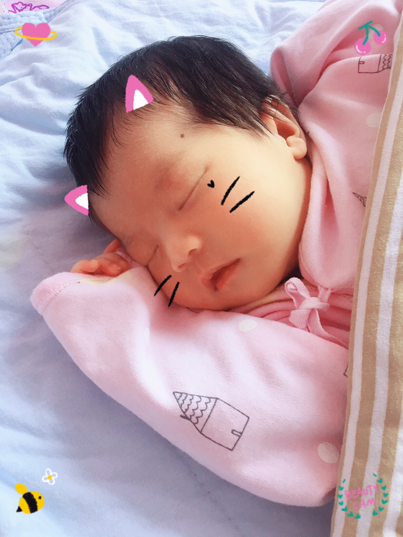 所有的症状都不准，胎心一直140左右。肚子尖，妊娠线偏左，尿酸碱度一直是7.皮肤变黑，人变丑…