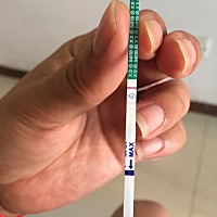 刚测完什么都没有，就扔一边了，后来老公l捡起来一看有淡淡的一条，想问这样测的还准确吗？还有前天被人...