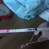 中午测了一张排卵试纸，只能勉强看到一点点，刚刚又测了一张排卵试纸，感觉颜色加深了，我是不是这个月...