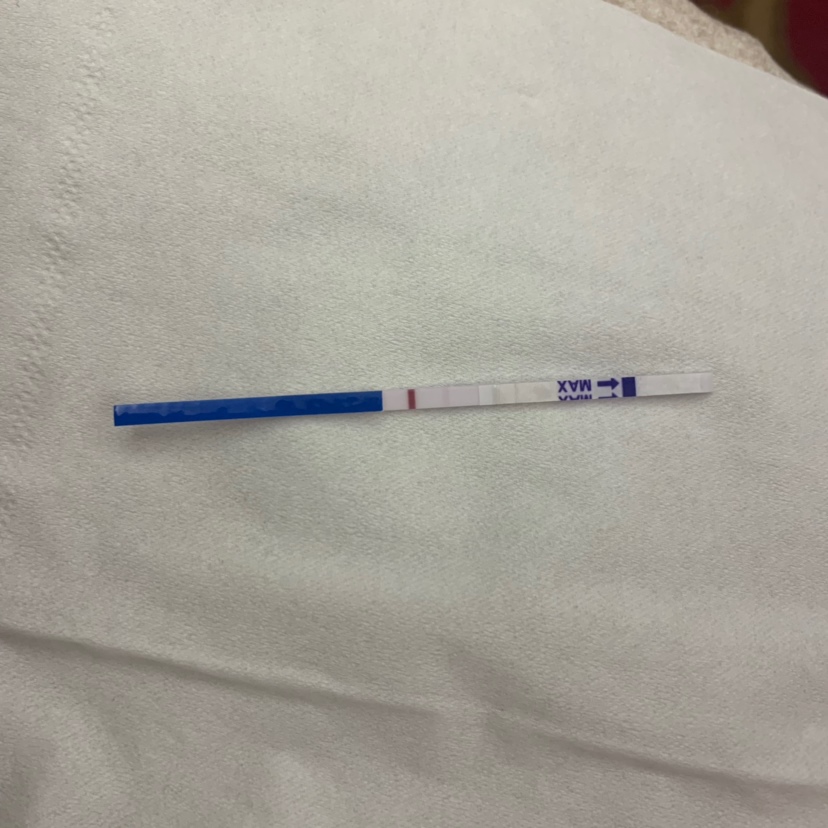 求各位大神指教，这是有了吗？？测纸有点淡，不同的测纸测出来感觉深浅不一样呢！