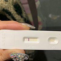 不知道这是怀孕了没有？每个月24号姨妈日到今天推迟五天了……这是昨天测的，要说有什么反应的话也就是...