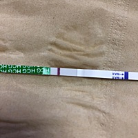 截止今天大姨妈推迟三天了 5月27号测试的有印子但是很浅 今天早上测试的又是白板 什么情况啊？？