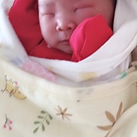 宝宝出生一周啦💗 今天刚想起来发圈😂，4月18  8斤的宝宝👶