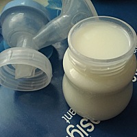 宝宝喝完后，一天要倒掉满满的8-10杯，请问宝妈们吃什么可以变少点？痛苦啊😪