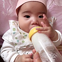 现在的你是个小天使、睡整觉了、不让你翻身你还不高兴、还哭、