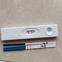 我月经末次是4月25推迟了五天 测试两杠 好开心啊 同时又好担心啊 怕是宫外孕啊 看有的孕妈是十几周就胎...