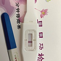 月经推迟14天了，测了两次怎么还是白板有同情况的吗？